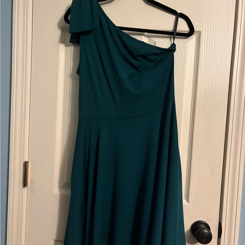 Elegant Hunter/Forest Green One-Shoulder Dress with bow detail with pockets